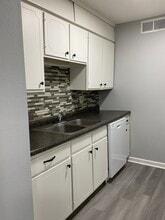 Chalet South in Cedar Rapids, IA - Foto de edificio - Building Photo