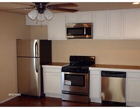 108 W 5th St in Fayetteville, AR - Building Photo - Building Photo