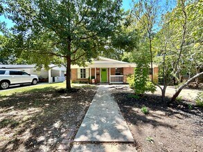 1105 Alegria Rd in Austin, TX - Building Photo - Building Photo