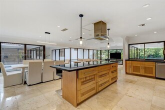 8118 Los Pinos Blvd in Coral Gables, FL - Building Photo - Building Photo