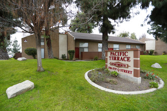 Pacific Terrace in Bakersfield, CA - Building Photo - Building Photo