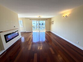 2308 Schader Dr, Unit 309 in Santa Monica, CA - Building Photo