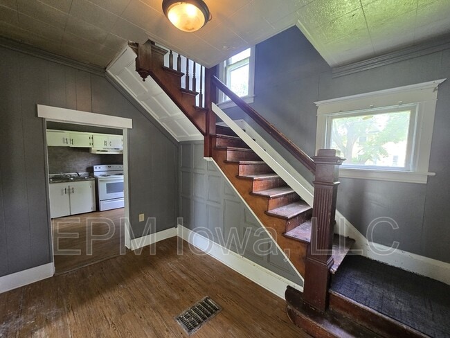 402 Sunnyside Ave in Waterloo, IA - Building Photo - Building Photo