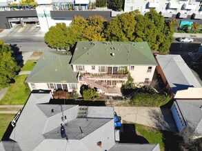 7118 Willoughby Ave in Los Angeles, CA - Building Photo - Building Photo