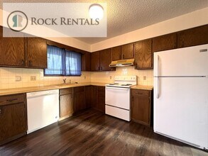1504 Aurora Dr in Hutchinson, KS - Building Photo - Building Photo