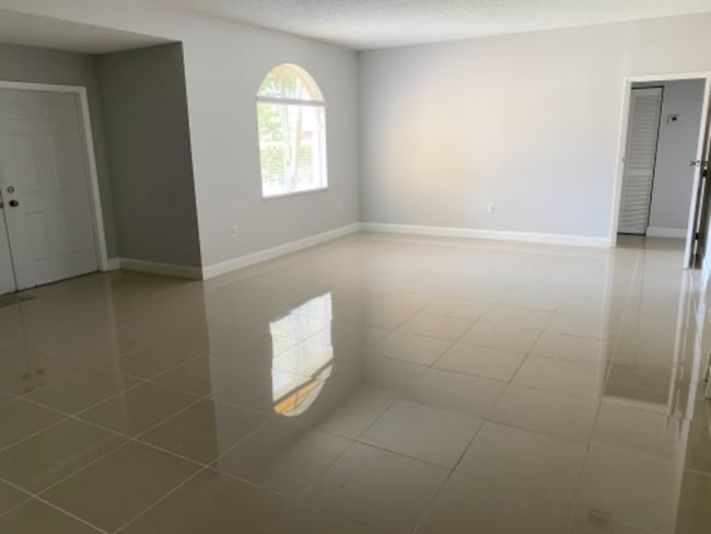 19532 SW 133rd Ave in Miami, FL - Building Photo - Building Photo