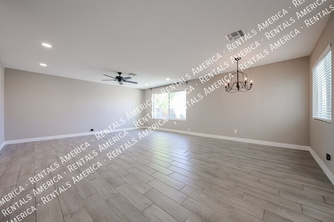 property at 2902 W Straford Dr