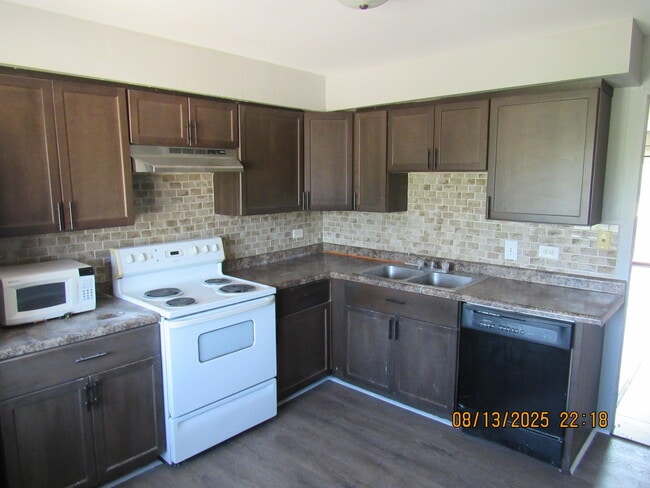 property at 7713 Woodward Ave