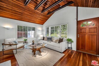 10546 Selkirk Ln in Los Angeles, CA - Building Photo - Building Photo