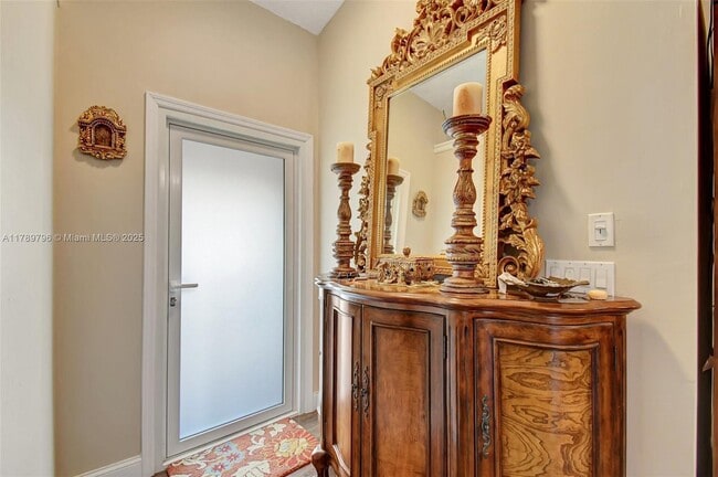 303 E Riverbend Dr in Sunrise, FL - Building Photo - Building Photo