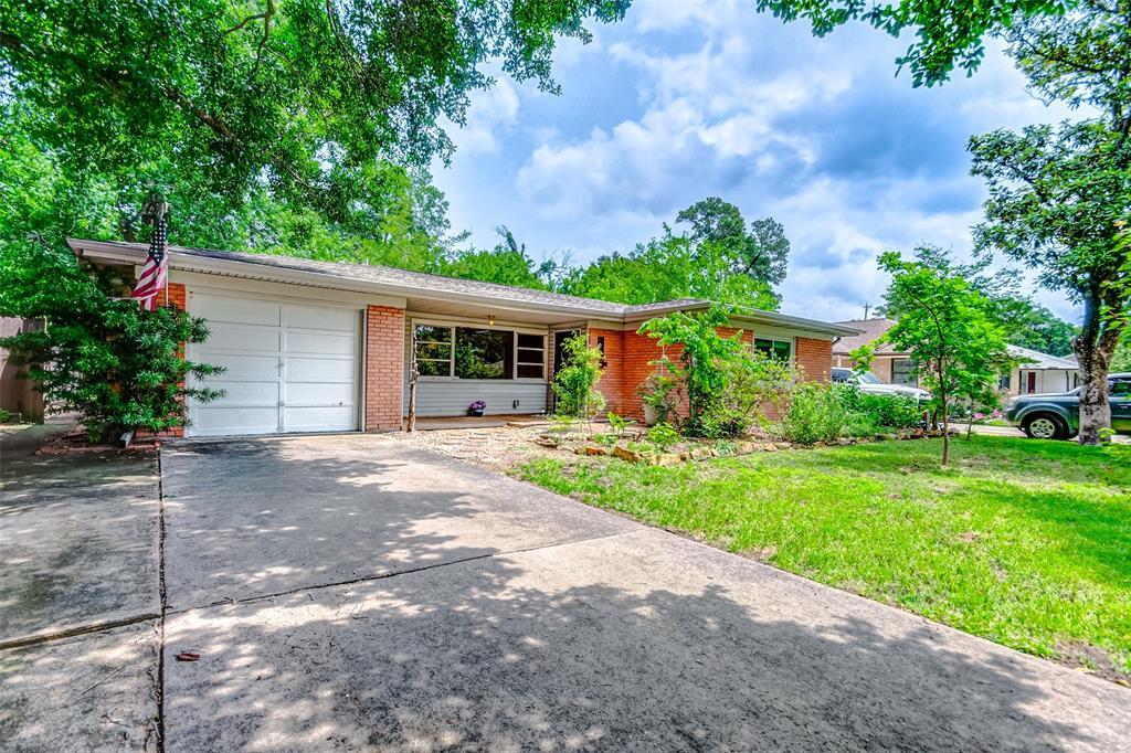 515 Azaleadell Dr in Houston, TX - Building Photo