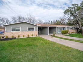 6001 Cameron Rd in Austin, TX - Building Photo