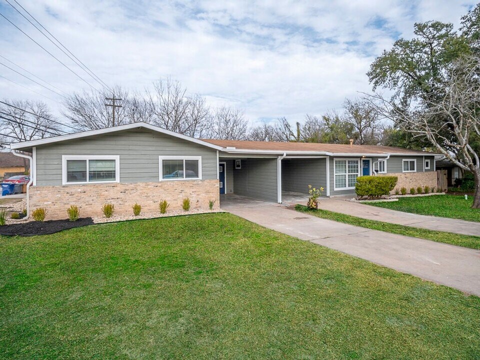 6001 Cameron Rd in Austin, TX - Building Photo
