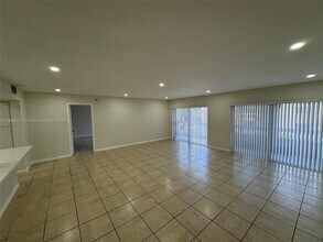 7700 Camino Real in Miami, FL - Building Photo - Building Photo
