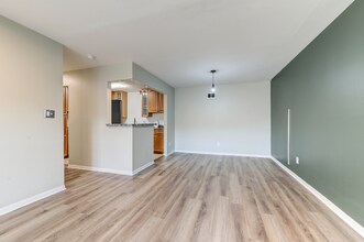 160 Cumberland Pk Ct, Unit F in Ballwin, MO - Building Photo - Building Photo