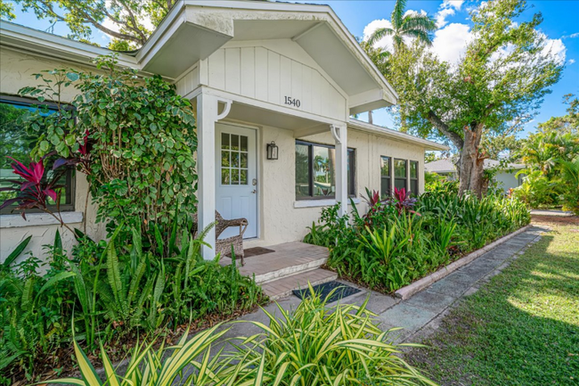 1540 Alhambra Dr in Ft. Myers, FL - Foto de edificio - Building Photo