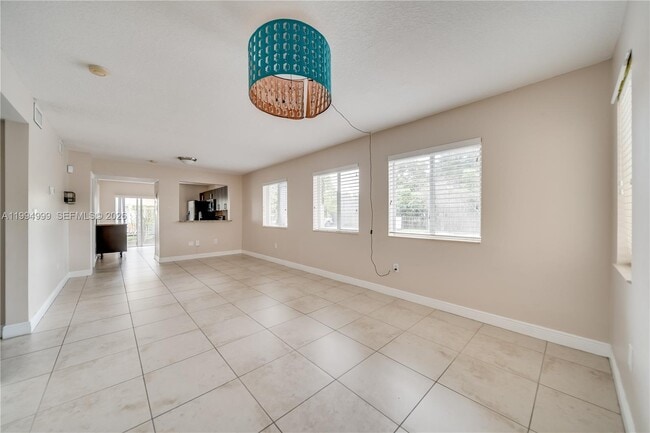 6235 SW 47th Manor in Davie, FL - Building Photo - Building Photo