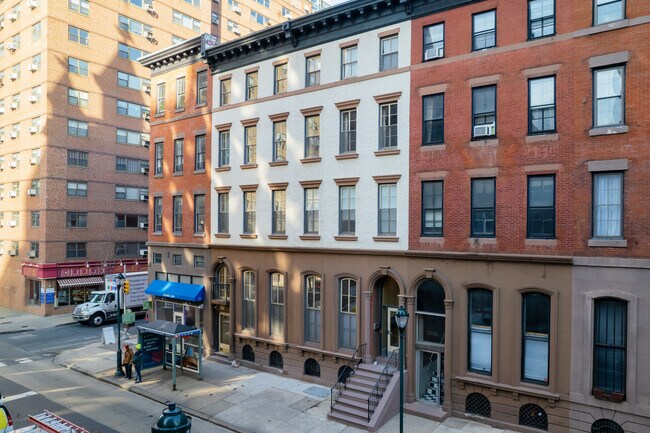 2047 Walnut St in Philadelphia, PA - Building Photo - Building Photo