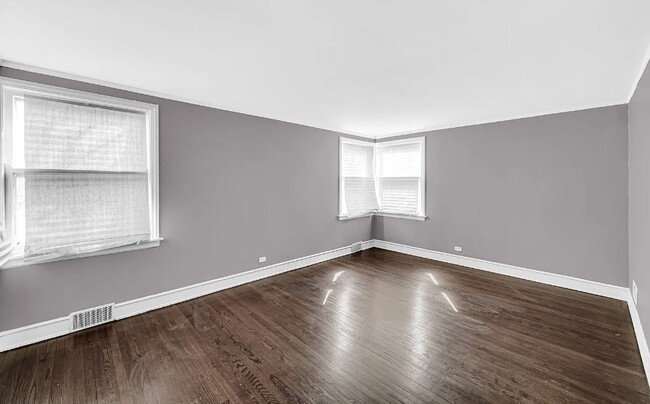 8900 S Dauphin Ave in Chicago, IL - Building Photo - Building Photo