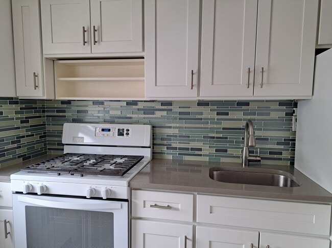 148 Vanderburgh Ave, Unit 148B Vanderburgh, Unit 148B Vanderburgh
