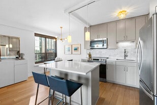 2930 N Sheridan Rd in Chicago, IL - Building Photo