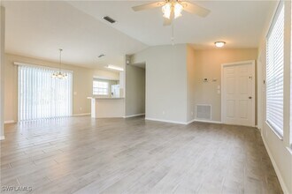 12213 Strett Ave in Port Charlotte, FL - Foto de edificio - Building Photo