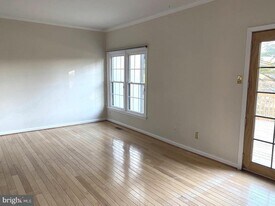 13 Dickens Square in Timonium, MD - Building Photo