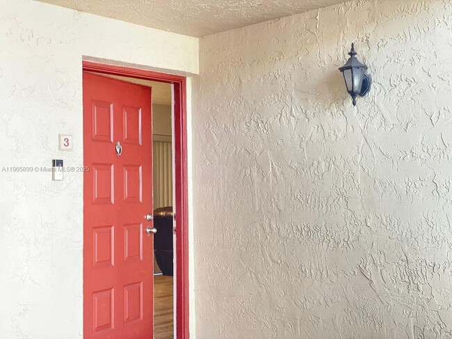 20065 NE 3rd Ct in Miami, FL - Building Photo - Building Photo