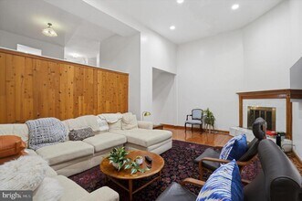 102 Eaton Dr in Wayne, PA - Building Photo - Building Photo