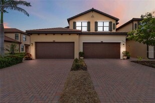 10805 Tarflower Dr in Venice, FL - Building Photo