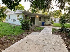 2023 7th Ave E in Bradenton, FL - Foto de edificio - Building Photo
