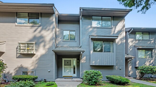 250 Conestoga Way in Glastonbury, CT - Building Photo - Building Photo