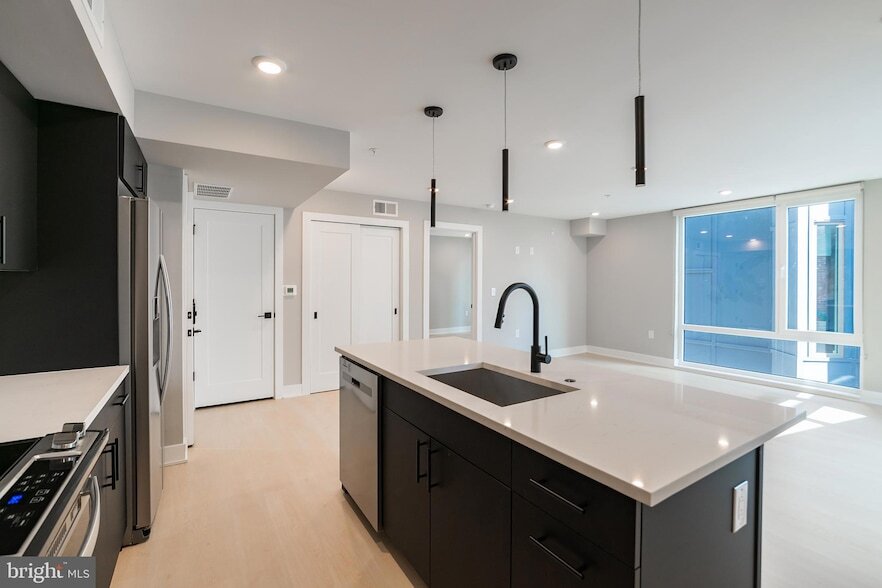 6604 Ridge Ave, Unit 301 in Philadelphia, PA - Building Photo