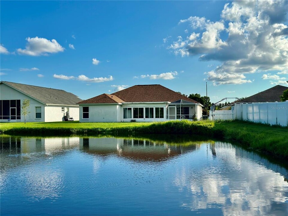 28820 Stormcloud Pass in Zephyrhills, FL - Foto de edificio