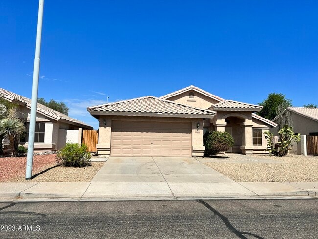 property at 2810 S Los Altos Pl
