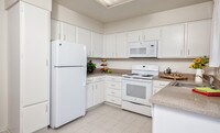 Building Photo - Hillsborough Plaza Apartments in San Mateo, California