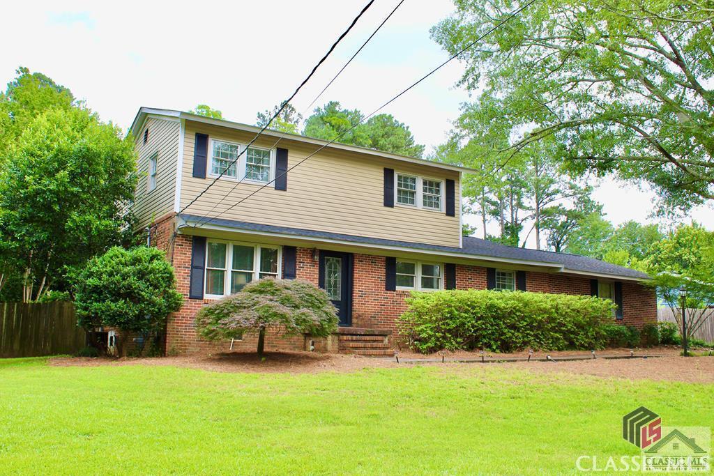 135 University Cir in Athens, GA - Building Photo