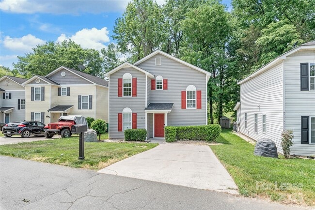 8818 Sharonbrook Dr in Charlotte, NC - Building Photo - Building Photo