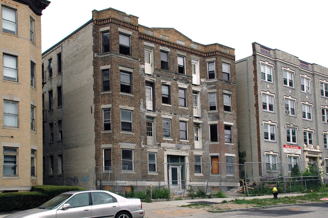 24 Seaver St in Dorchester, MA - Foto de edificio