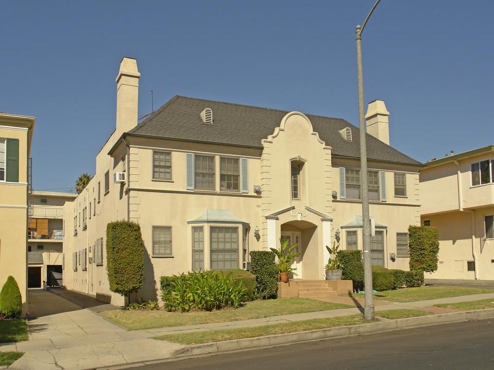 1331 N Alta Vista Blvd in Los Angeles, CA - Building Photo