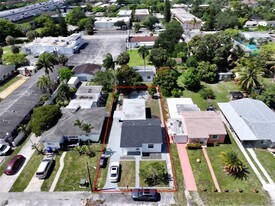 2847 Polk St in Hollywood, FL - Building Photo