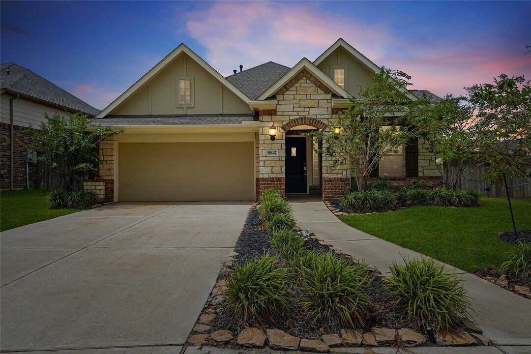 8847 Morning Glow Dr in Missouri City, TX - Building Photo