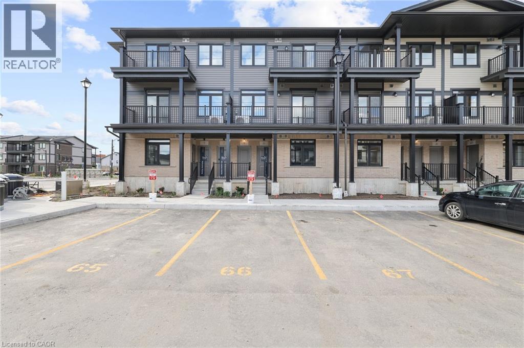 11 Lomond Ln in Kitchener, ON - Building Photo