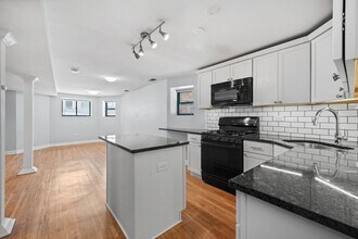 2642 N Sacramento Ave in Chicago, IL - Building Photo - Building Photo