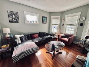 835 Fellsway, Unit 1 in Medford, MA - Foto de edificio - Building Photo