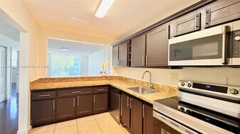 1465 NE 123rd St in North Miami, FL - Building Photo