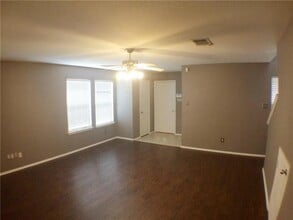 2301 Kingsway Dr in Arlington, TX - Building Photo - Building Photo