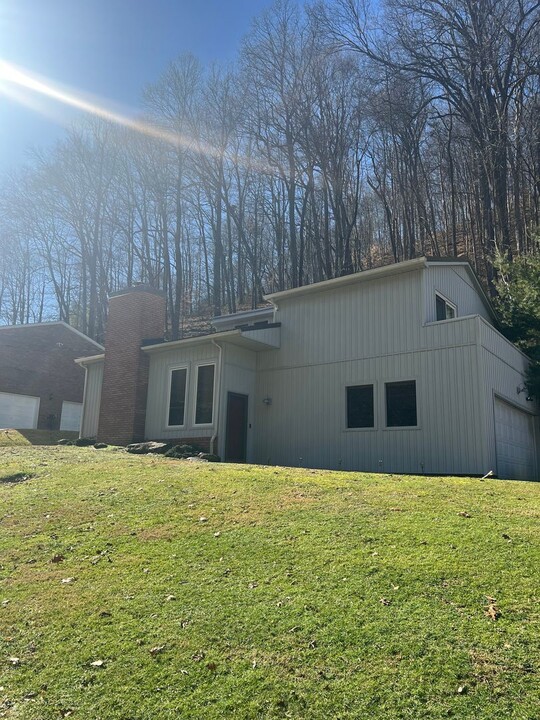 933 Chappell Rd in Charleston, WV - Building Photo