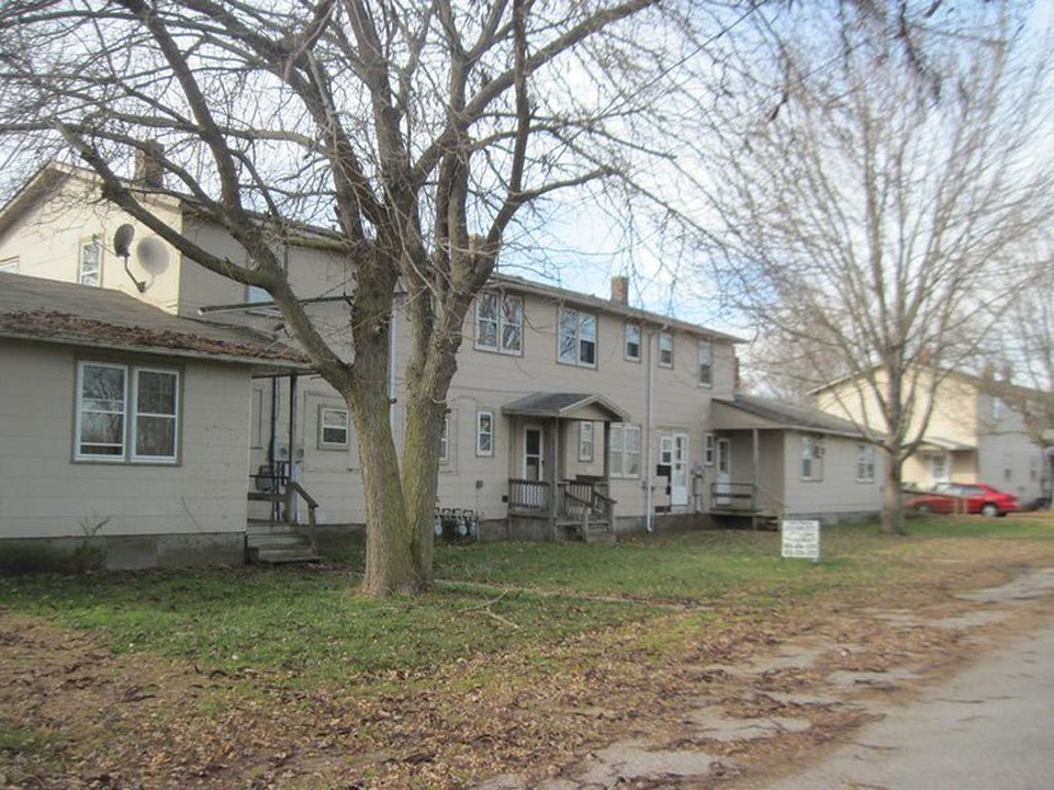 40 Wapello Hanover, IL in Hanover, IL - Building Photo