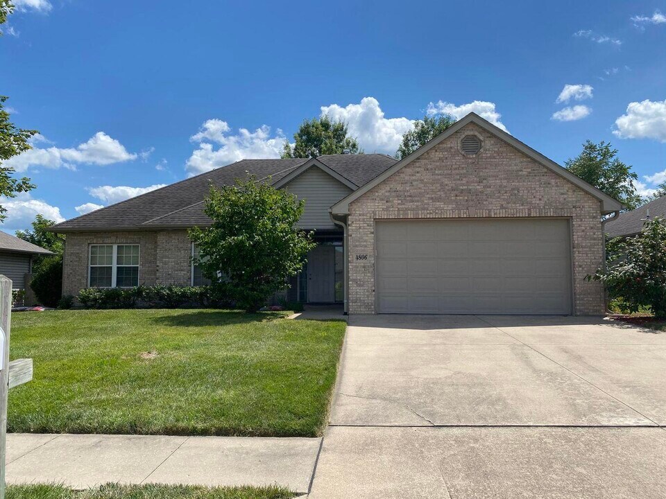 4806 Cedar Crest Ln in Columbia, MO - Building Photo